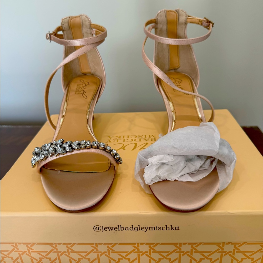 Badgley Mischka Daleyza Strappy Kitten Heel, size 7.5, new in box